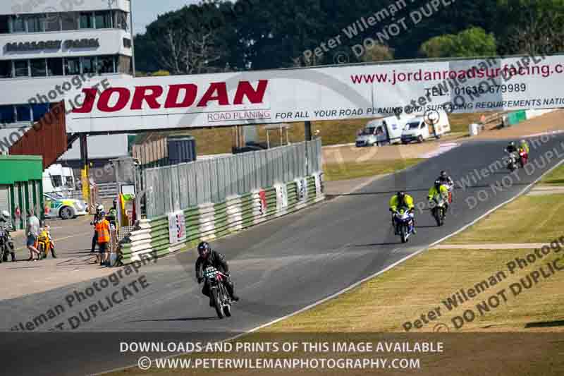 Vintage motorcycle club;eventdigitalimages;mallory park;mallory park trackday photographs;no limits trackdays;peter wileman photography;trackday digital images;trackday photos;vmcc festival 1000 bikes photographs